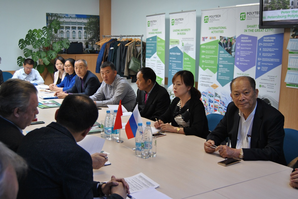 圣理工与江苏省（中国）企业领导 就联合项目的前景进行了讨论