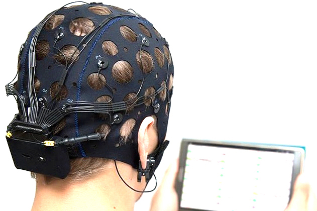 俄罗斯科学家发明了针对脑中风患者使用想象力的助力康复程序