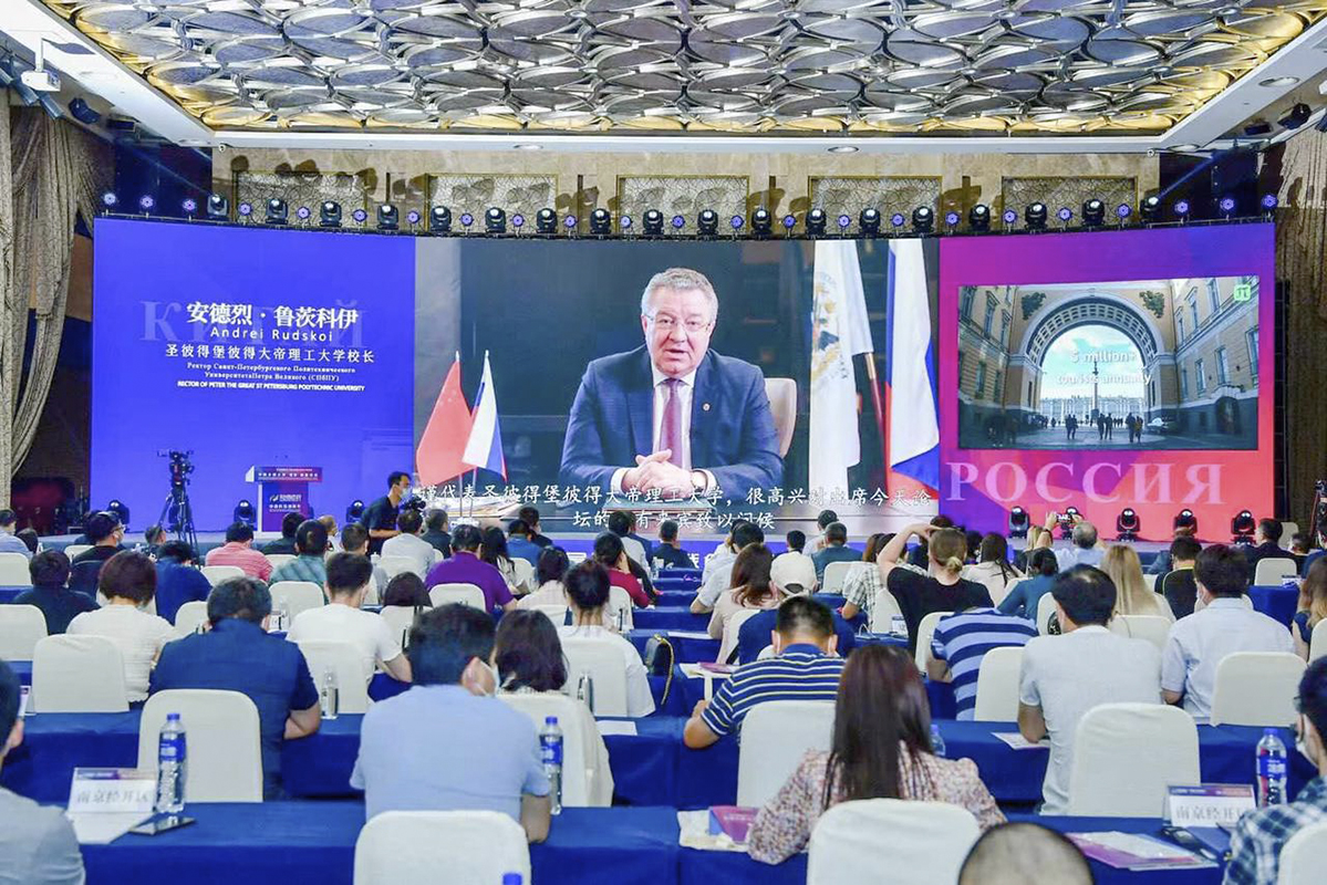 我校参加了在南京举办的中俄大院大所科技论坛