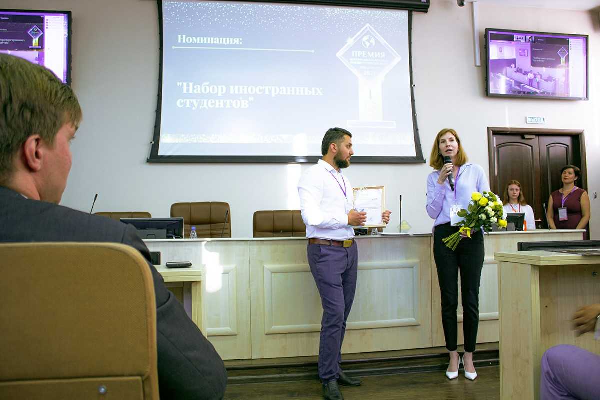 国际招生与交流中心主任 Maria Bocharova 表示，赢得提名是继续前进的动力