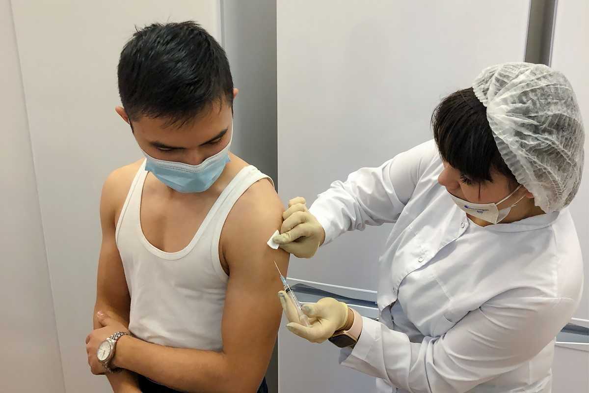 理工大学继续为外国留学生接种新冠疫苗