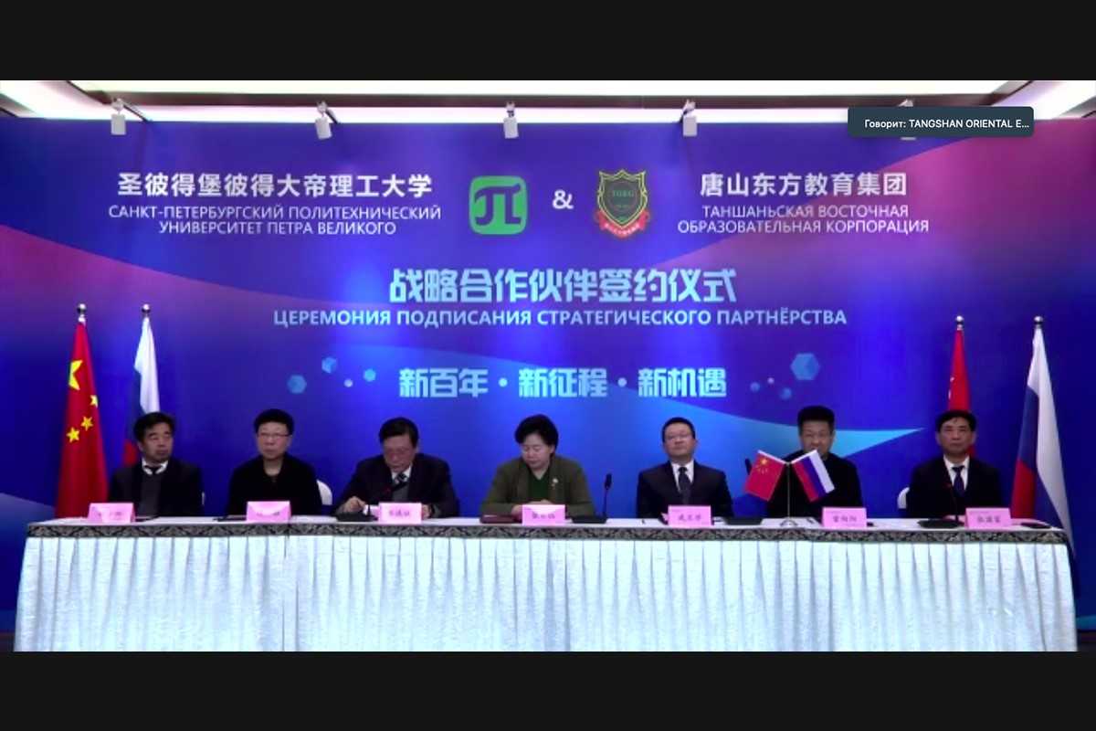 代表中国，唐山市政府代表和唐山东方学校领导参加活动 
