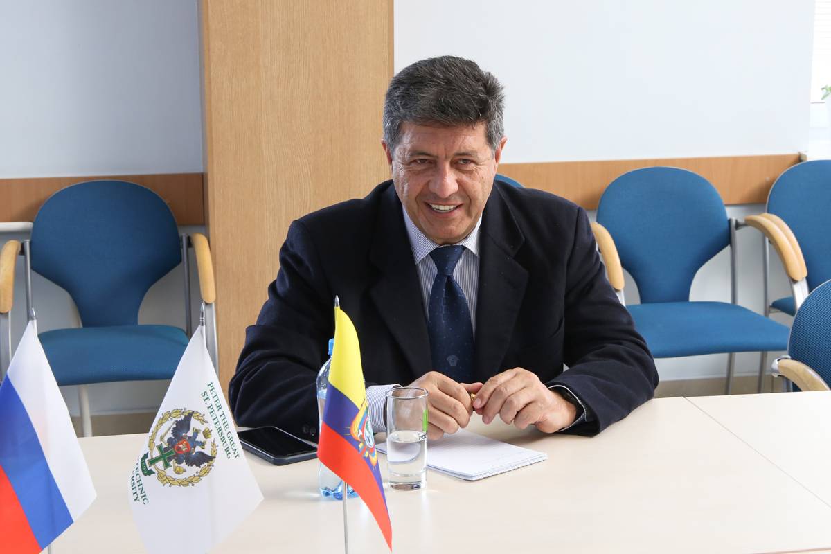 厄瓜多尔驻莫斯科大使胡安·奥尔金·弗洛雷斯