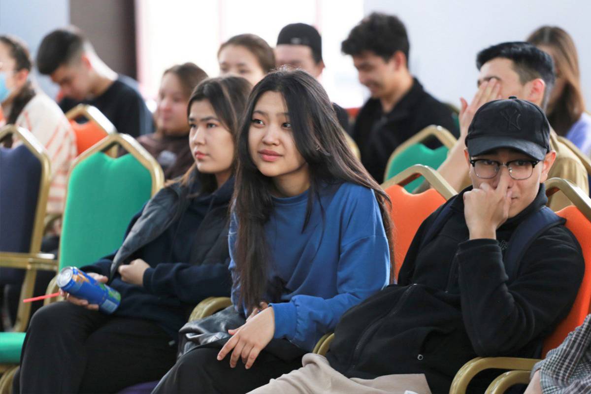 萨巴拜耶夫哈萨克国立科技大学40多名学生参加了与圣理工代表的会议 