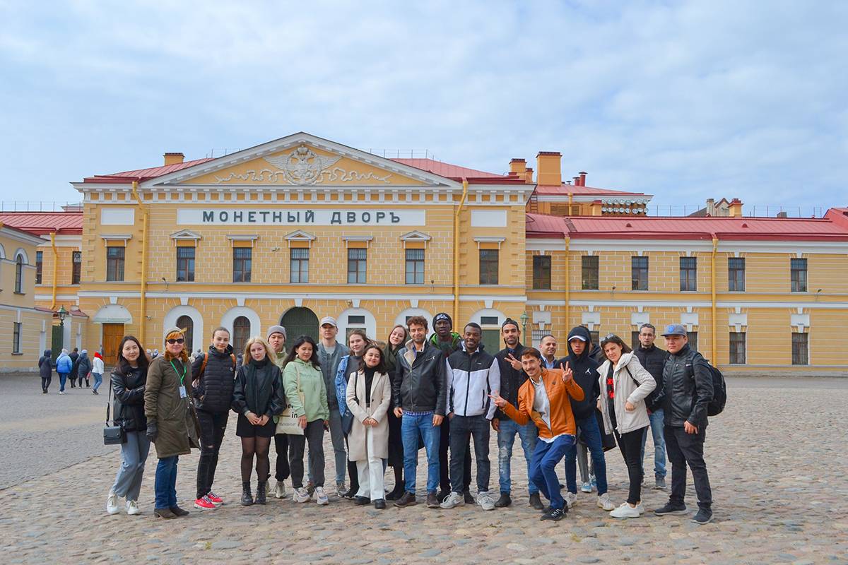 留学生了解圣彼得堡及近郊