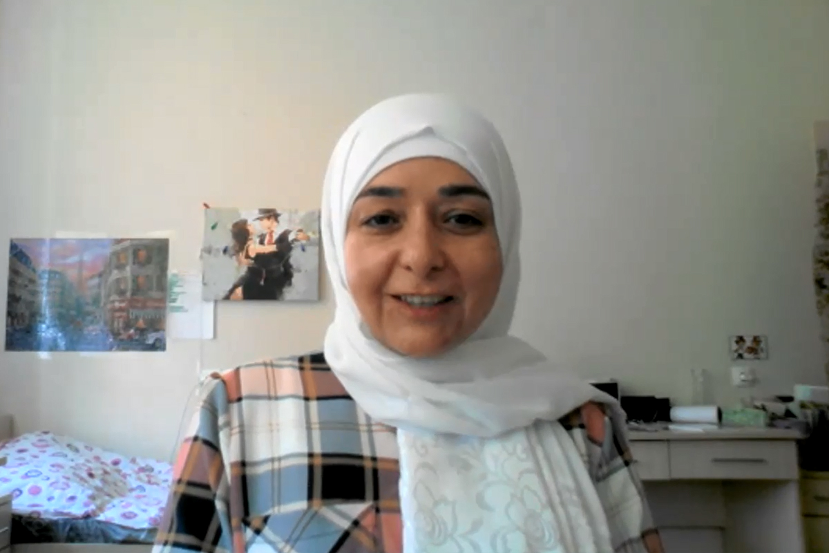 叙利亚高等应用科学与技术研究所毕业生劳拉·阿萨拉玛谈到了她在我校从事的项目