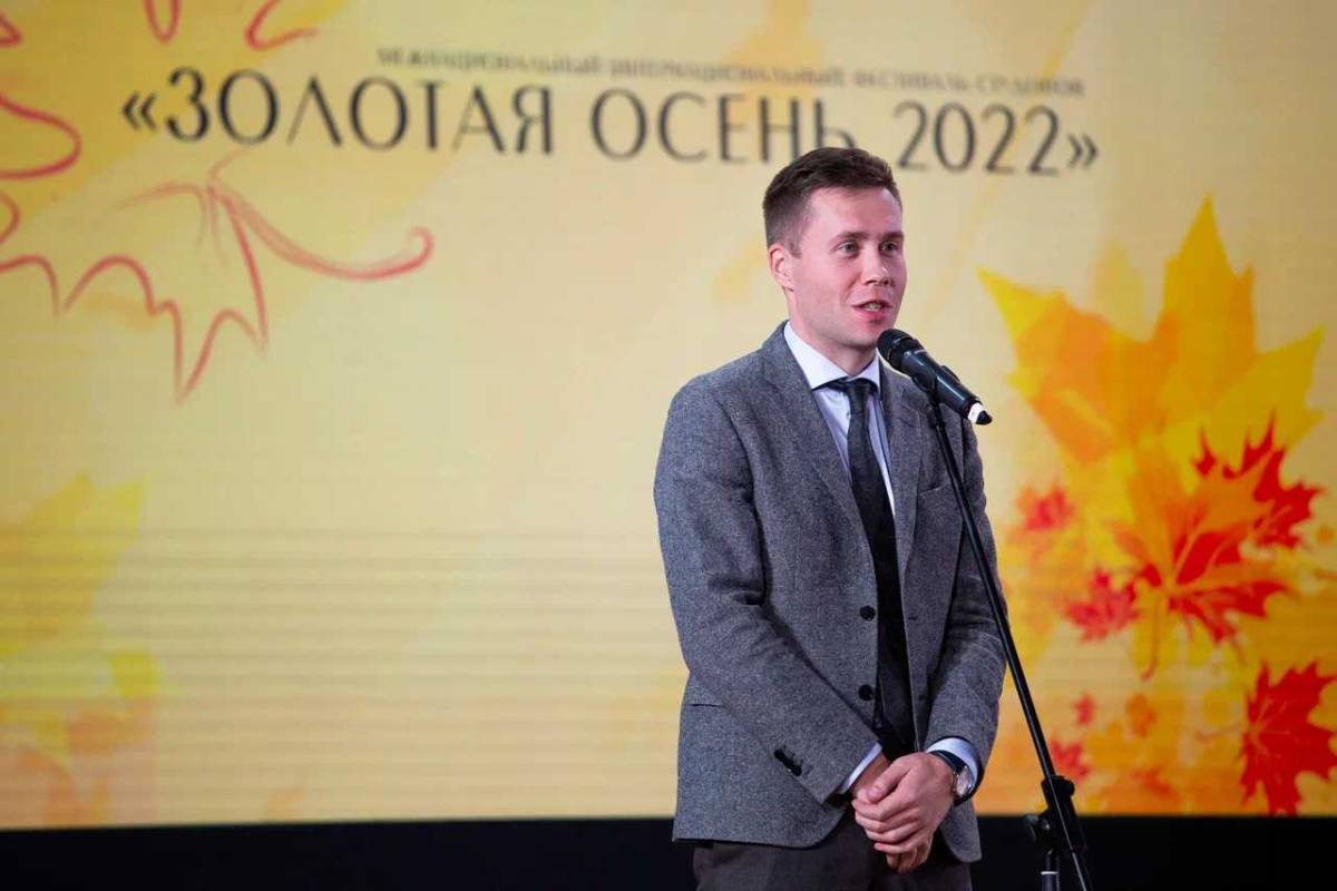 圣理工青年政策和通讯技术副校长马克西姆•帕索利科夫向与会者致词