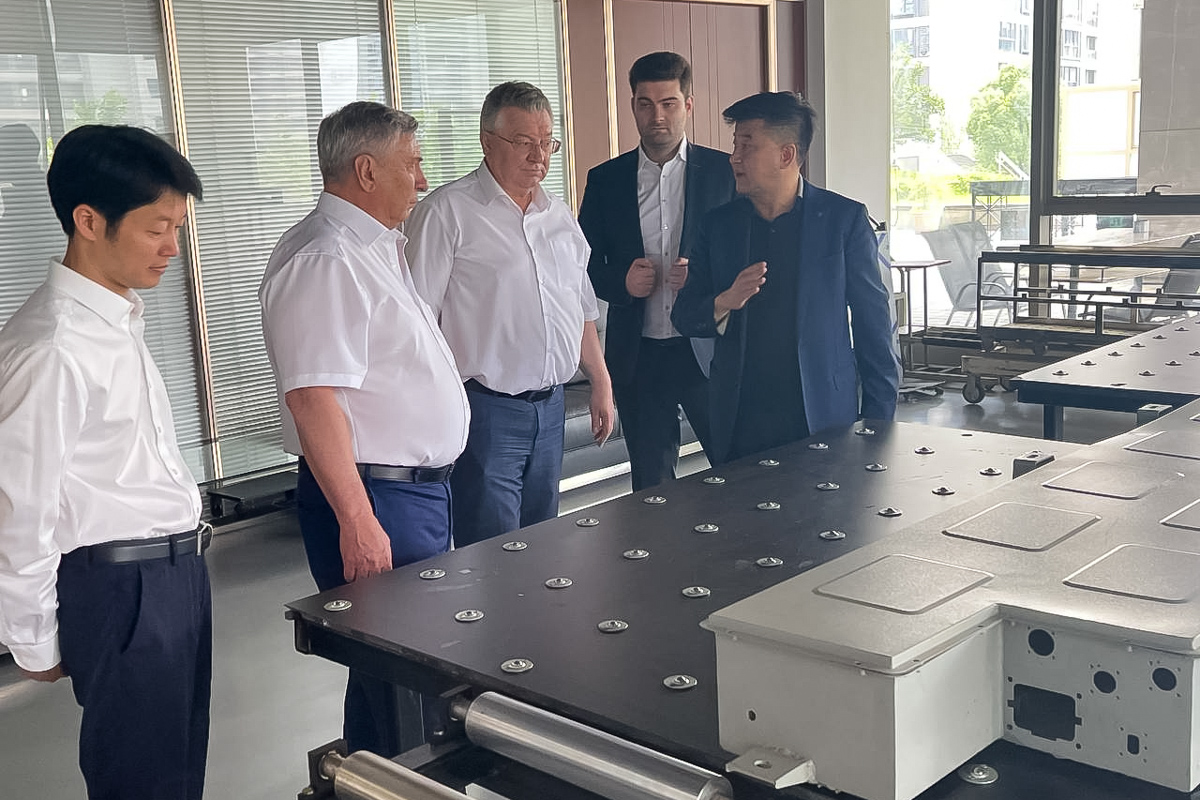 智能材料与智能技术研究中心在长兴