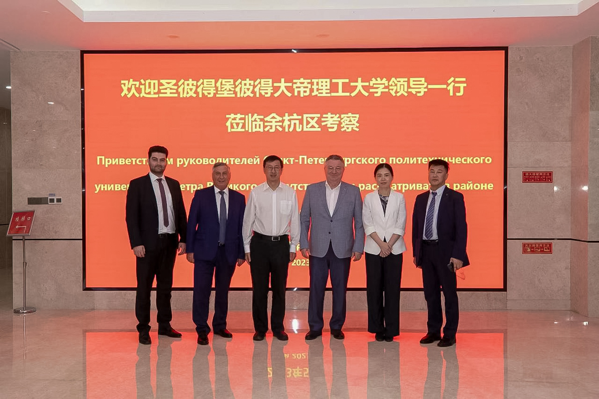 作为文件的一部分，计划在 2025 年之前推出新教育计划 