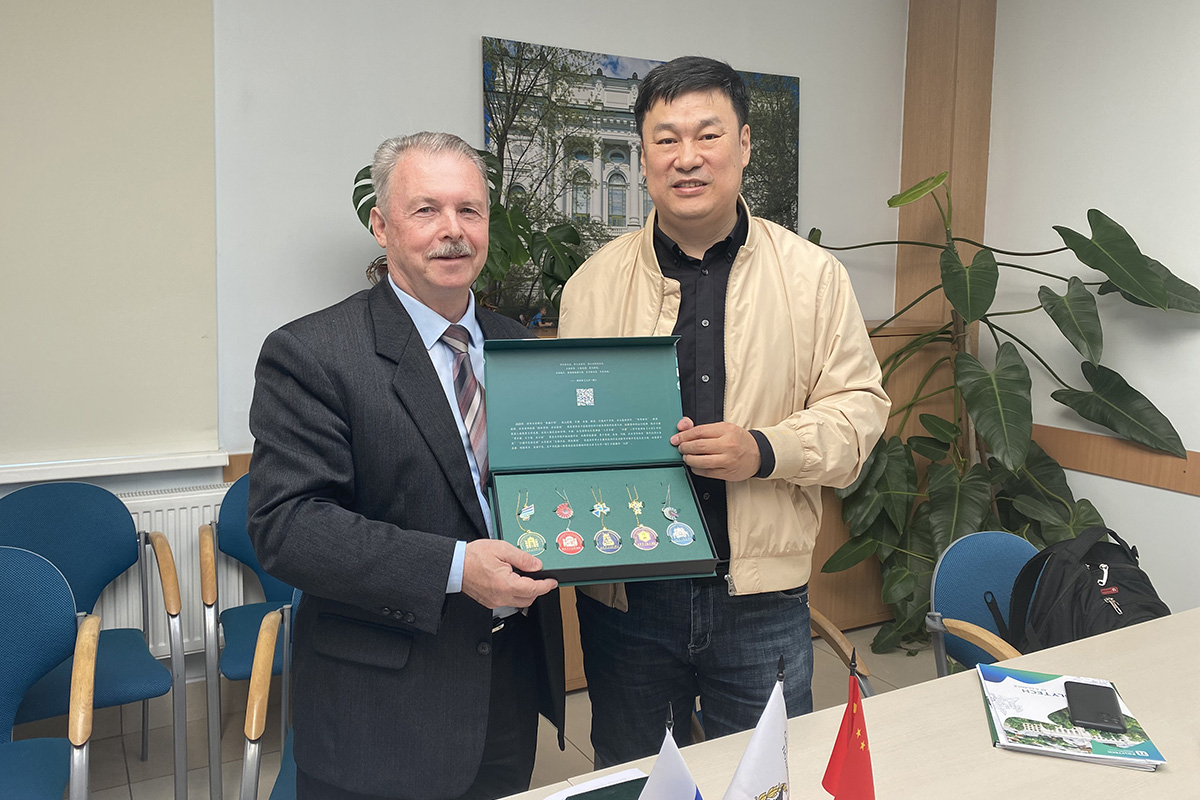 来自中国合作院校的难忘纪念品