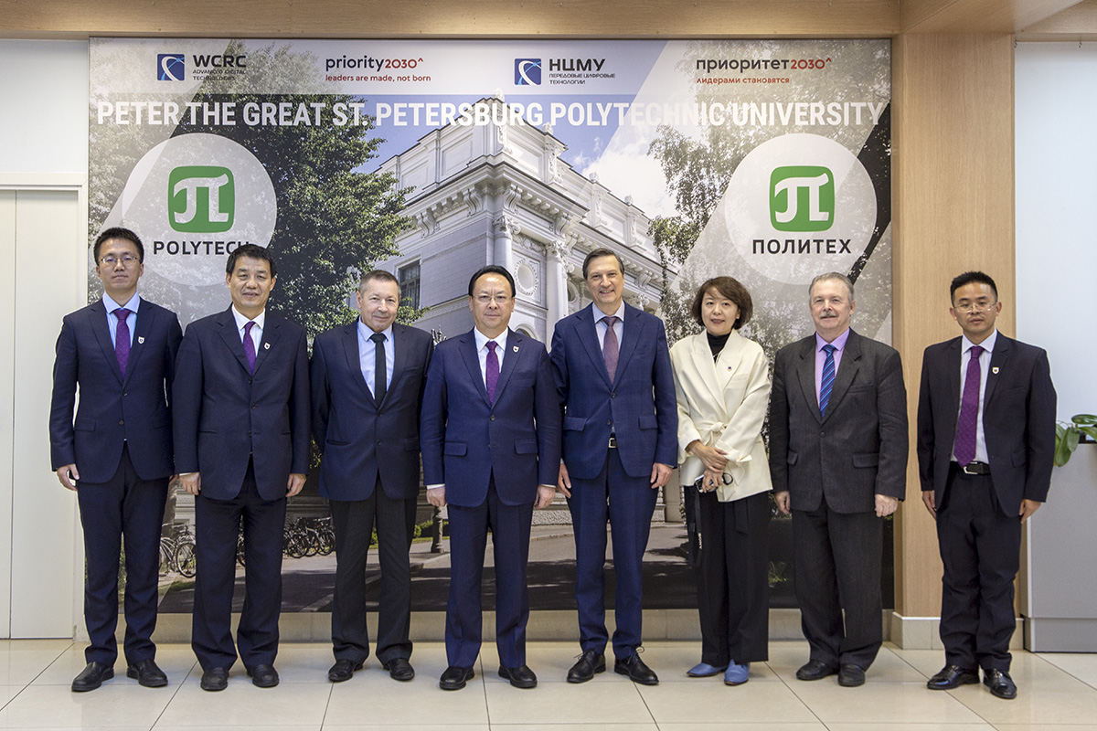 国际事务部与南京大学代表团会面