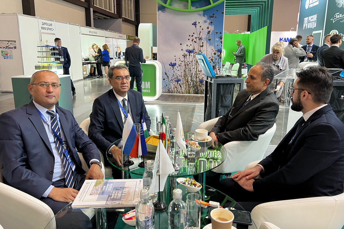 沙希德·贝赫什提大学代表参加谈判