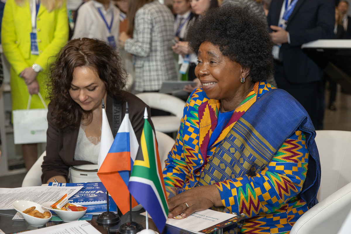 恩科萨扎娜·德拉米尼-祖马 