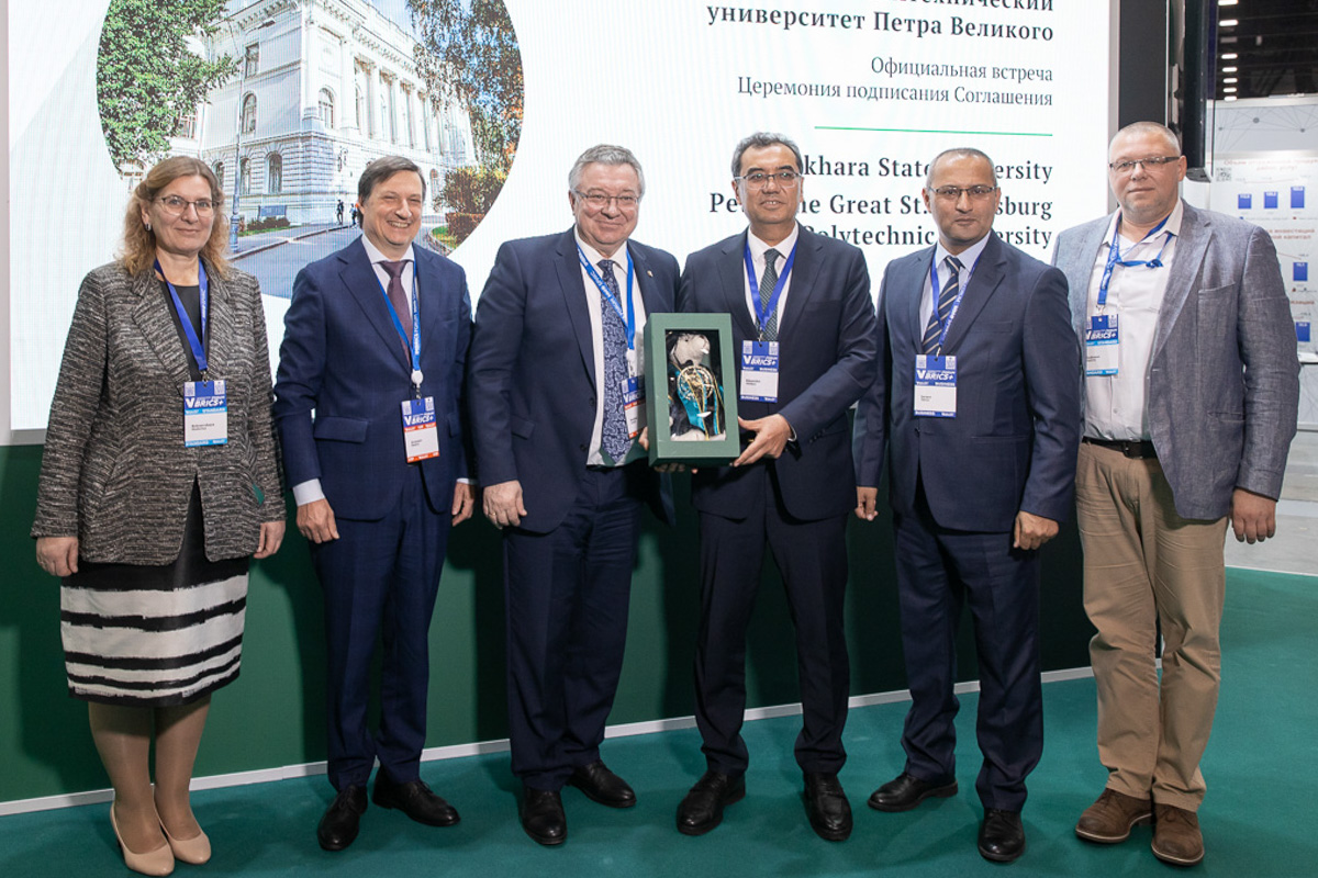 圣彼得堡理工大学与布拉哈国立大学签署科教合作协议