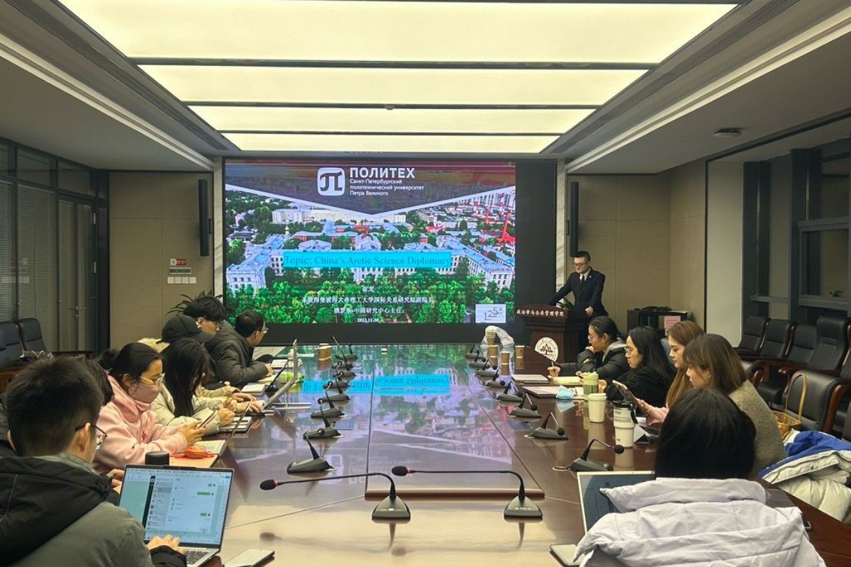 崔龙到访山东大学青岛校区上海合作组织研究院