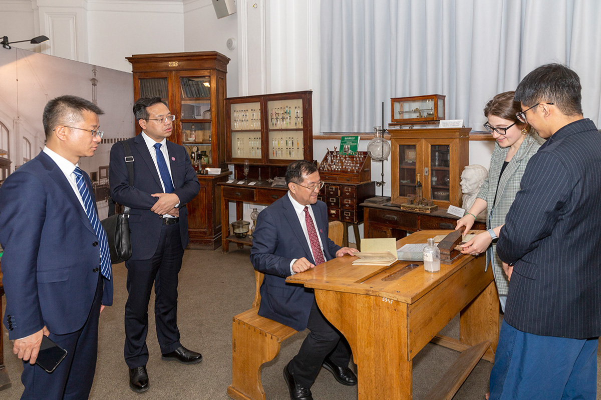 参观理工大学校园