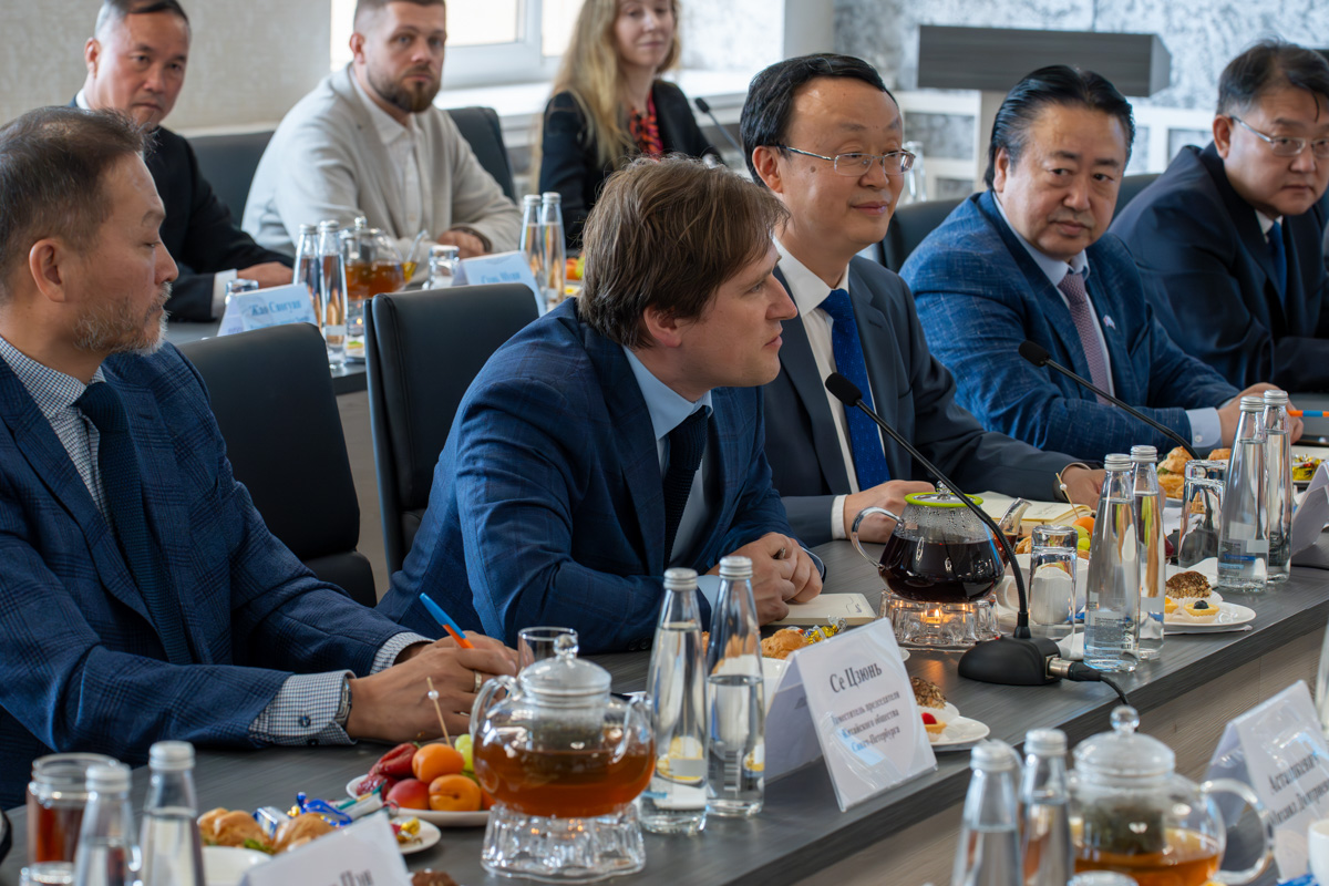 中方同事强调，我校目前在中国颇有知名度。