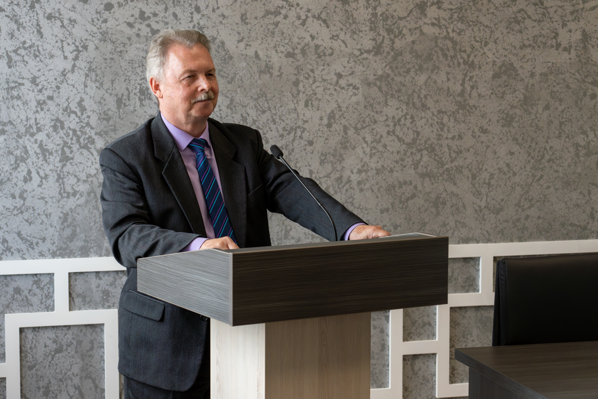 弗拉基米尔·希日尼亚克代表理工大学