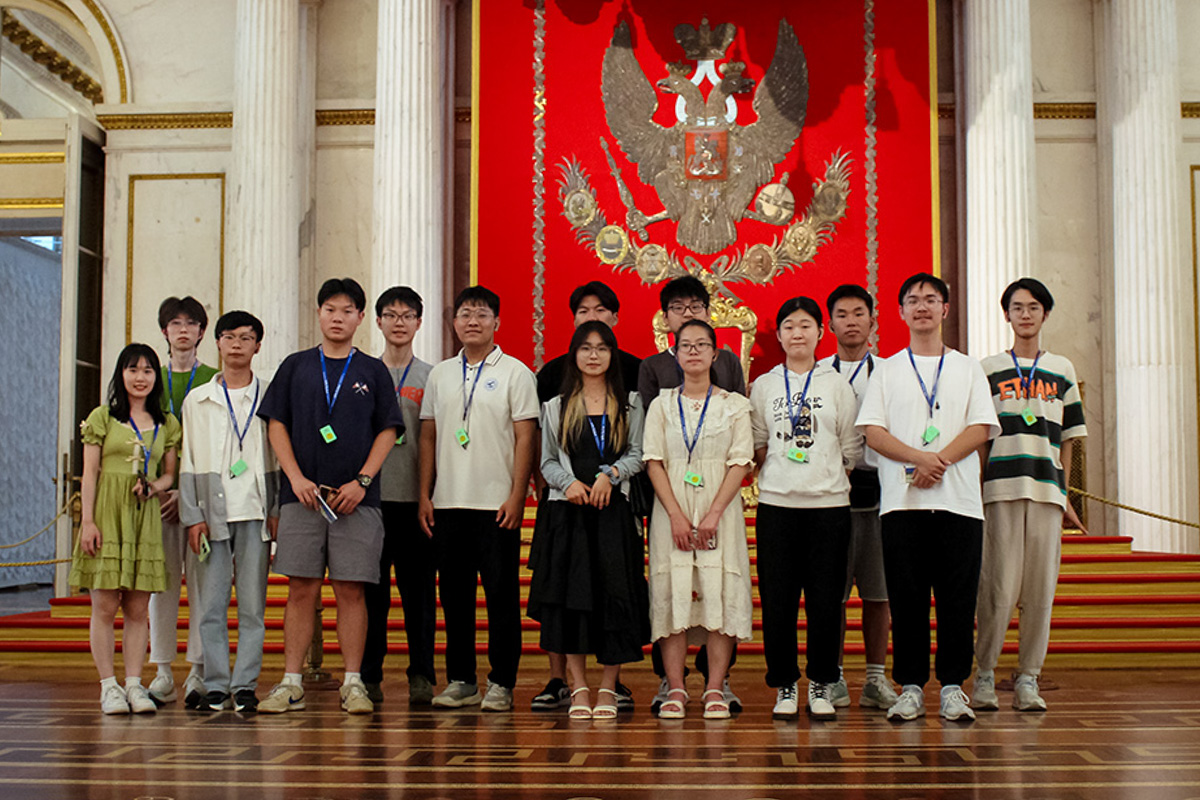 暑期学校学员访问埃尔米塔什 暑期学校学员访问埃尔米塔什