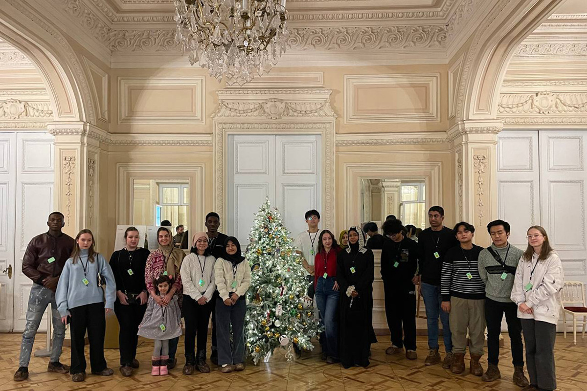 留学生在尤苏波夫宫感受到了新年的气氛