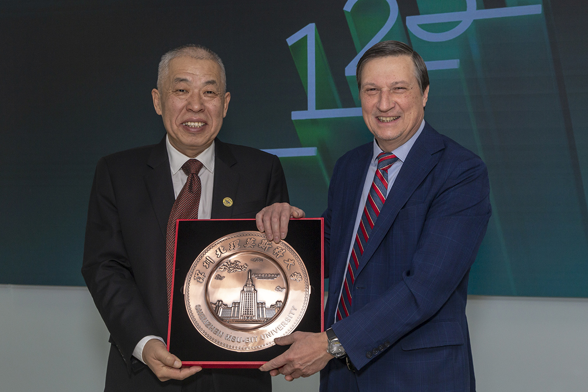 李和章与德米特里·阿尔谢尼耶夫