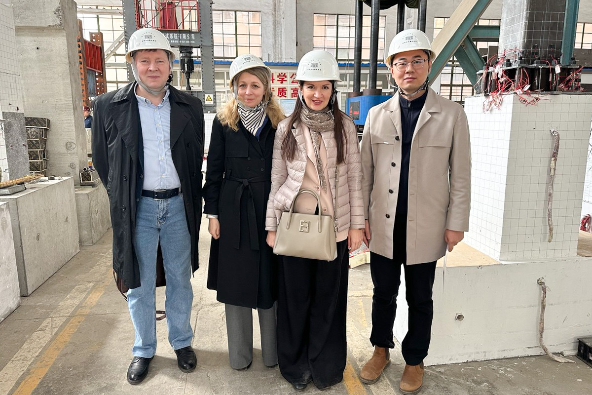理工大学代表团参观企业 理工大学代表团参观企业