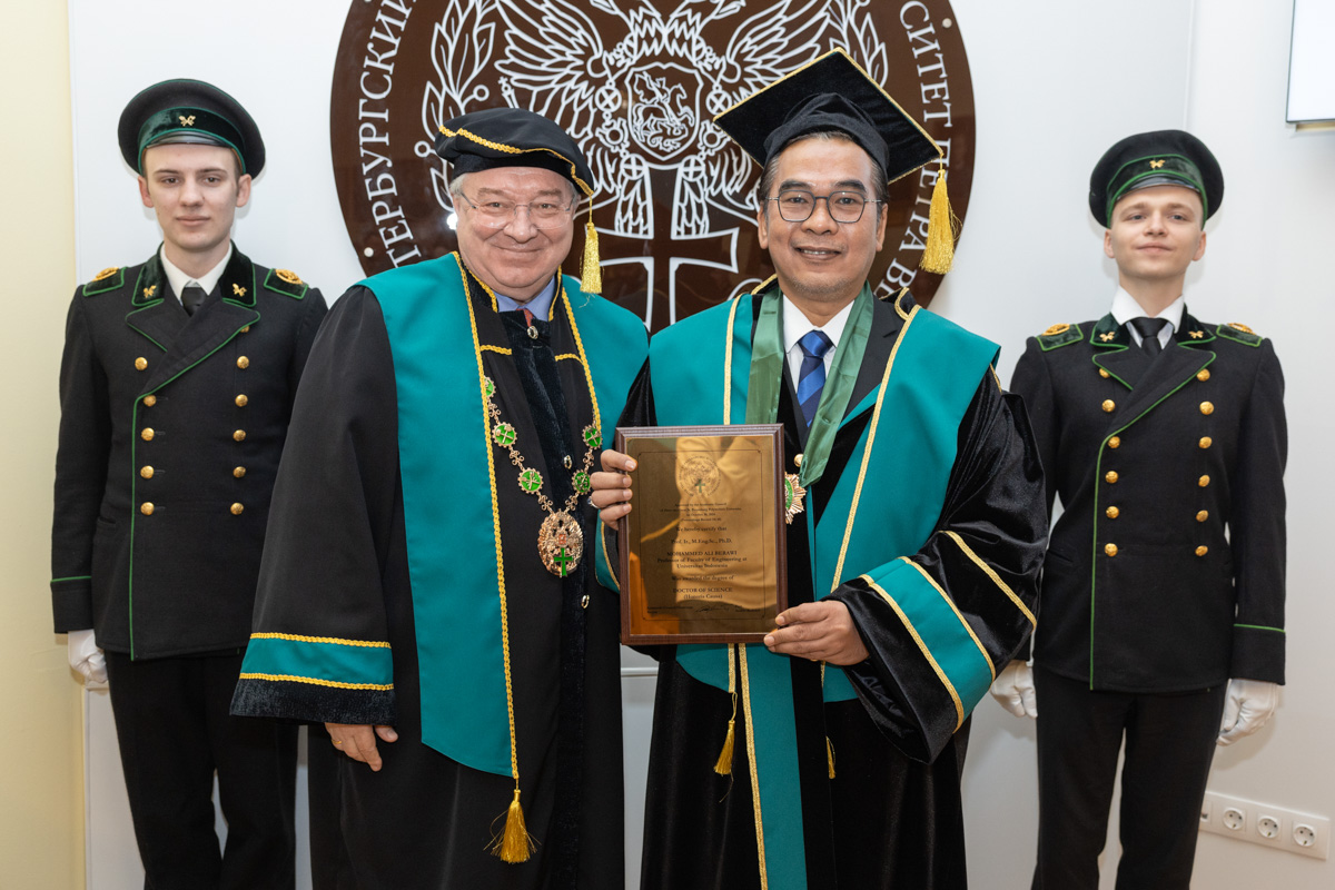 穆罕默德·阿里·贝拉维教授荣获圣彼得堡彼得大帝理工大学荣誉博士学位 穆罕默德·阿里·贝拉维教授荣获圣彼得堡彼得大帝理工大学荣誉博士学位