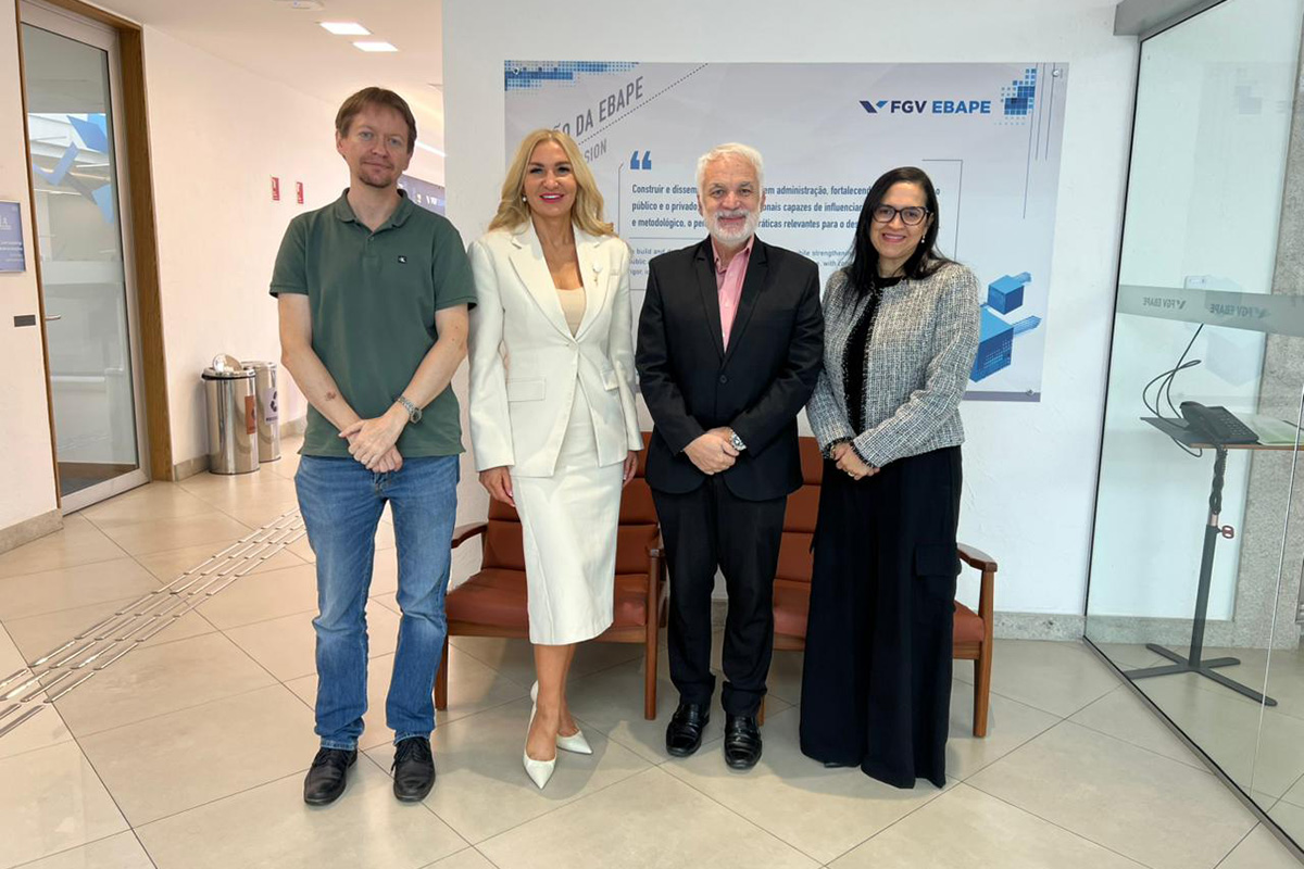 Olga Ergunova 与拉丁美洲领先商学院管理层举行工作会议 Olga Ergunova 与拉丁美洲领先商学院管理层举行工作会议
