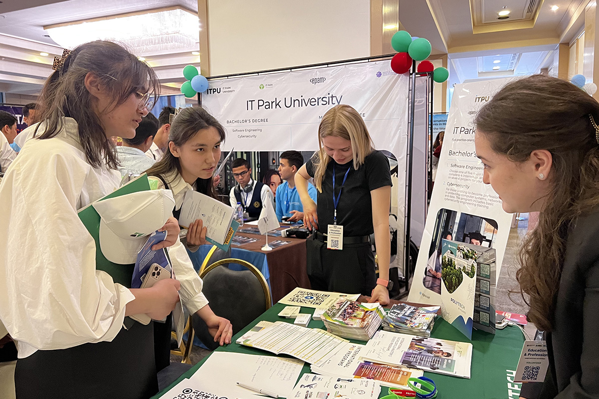 外国申请者熟悉了新的录取要求