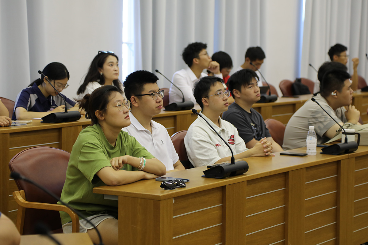 学⽣们对⼤师班“核电站虚拟动⼒装置特别感兴趣