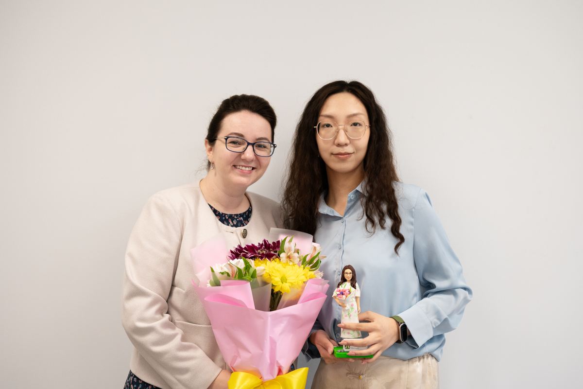 董藝群與學術導師莫凱耶娃·塔季揚娜·瓦西里耶夫娜 