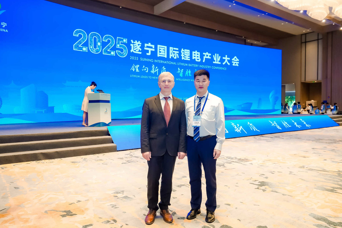 出席此次会议的圣理工大学代表包括谢尔盖·孔德拉特耶夫教授、王庆生教授和中俄新能源材料技术研究院