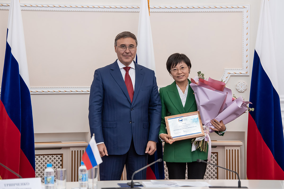 瓦列里·法尔科夫和刘伟 