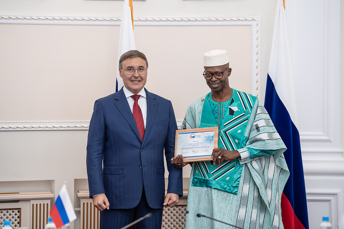 瓦列里·法尔科夫和伊萨·托戈