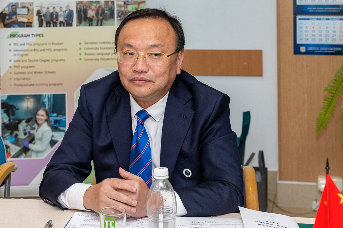 夏立新教授介绍他的大学 