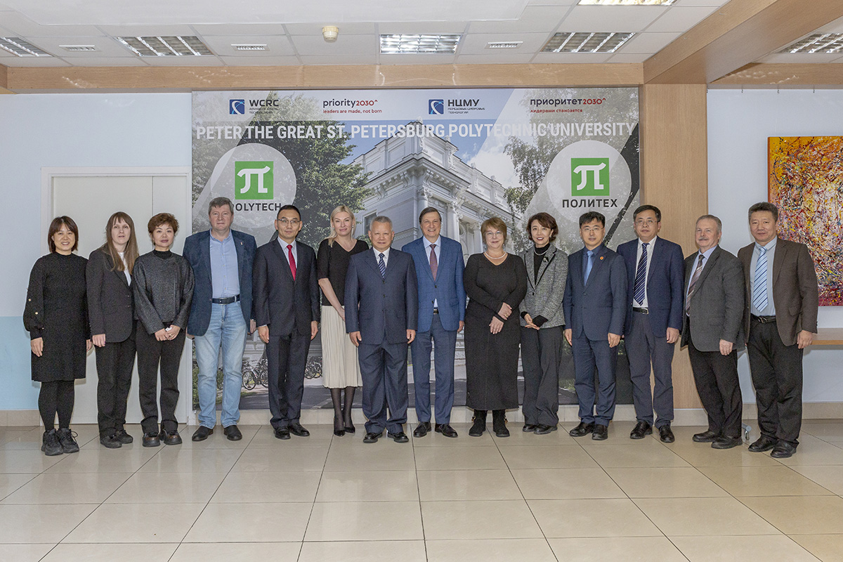 哈尔滨工业大学代表团