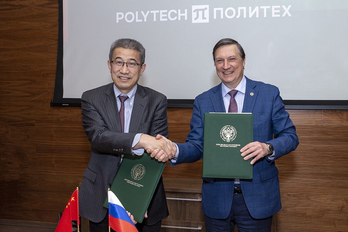 与东南大学签署谅解备忘录