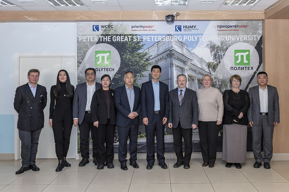 在大学国际活动资源中心举行的谈判中