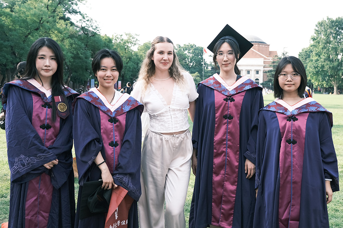 阿纳斯塔西娅结识了来自不同国家的孩子们，并和他们成为了朋友。