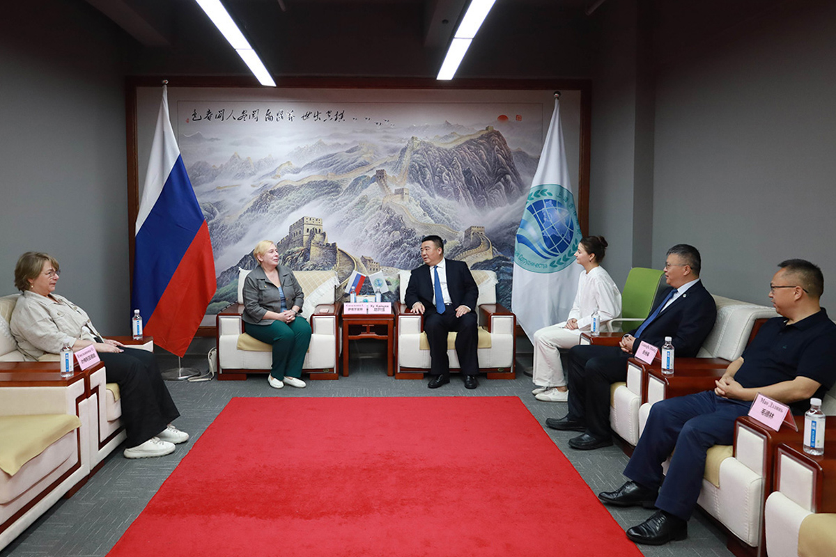 圣彼得堡彼得大帝理工大学代表团在重庆与教育联盟负责人举行工作会谈