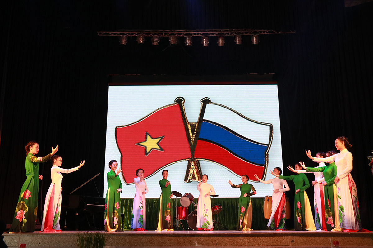越南平阳大学举办“俄罗斯文化与科学节”系列活动