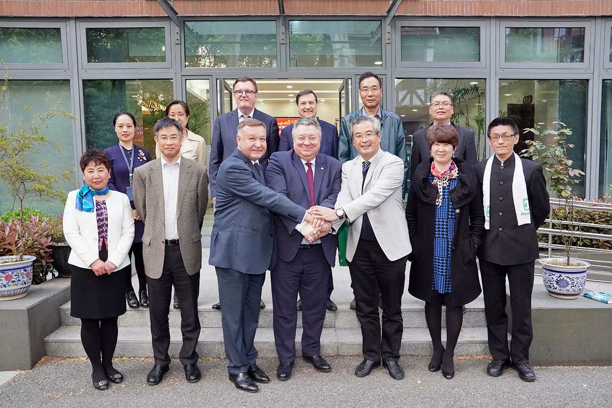 圣理工代表团访问中国科学院上海分院