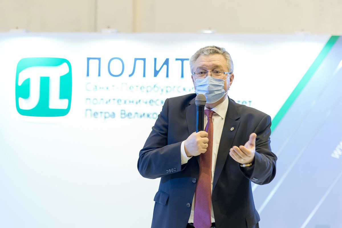 圣彼得堡理工大学校长、俄罗斯科学院院士安德烈·鲁茨科伊对出席本次展示活动的来宾表示欢迎