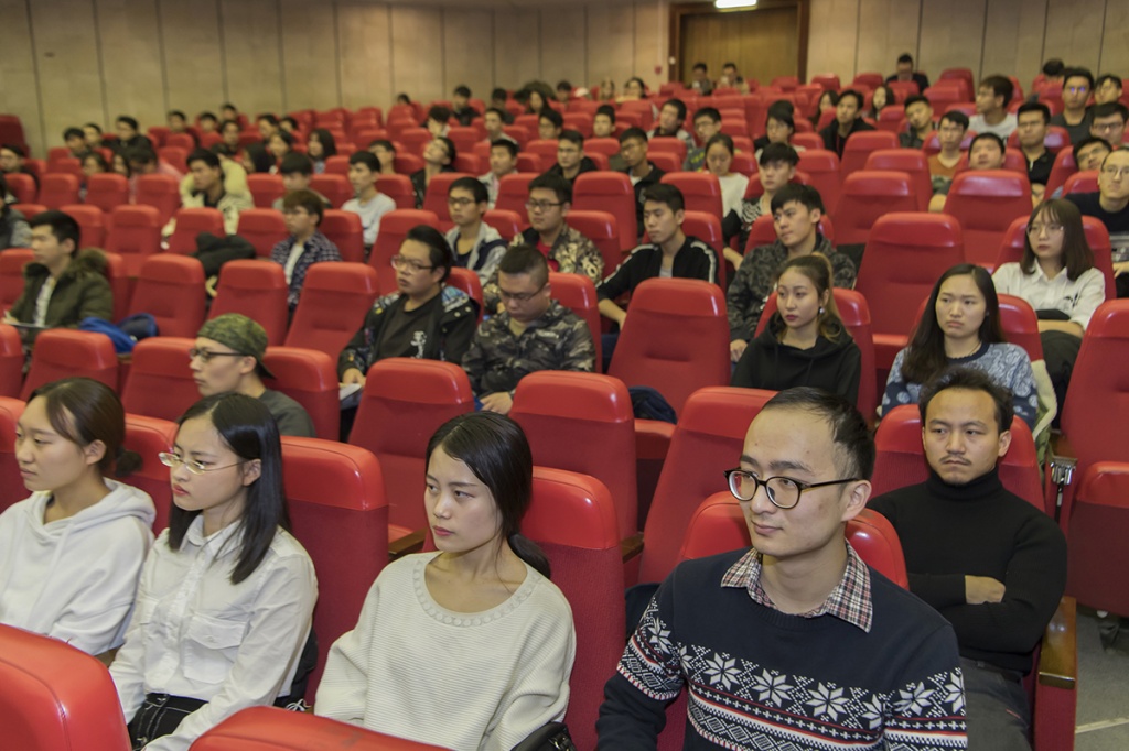 中国领事与圣彼得堡彼得大帝理工大学中国留学生见面