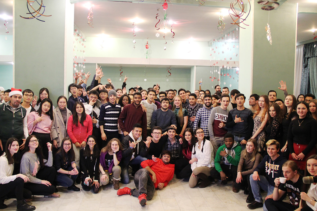 国际教育学院主办的新年活动吸引了100多名学生参加 