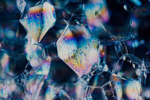 世界上第一个通过研究发现眼镜新效果的是圣理工的专家们