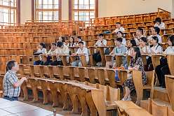 中国顶尖高校代表团访问理工大学